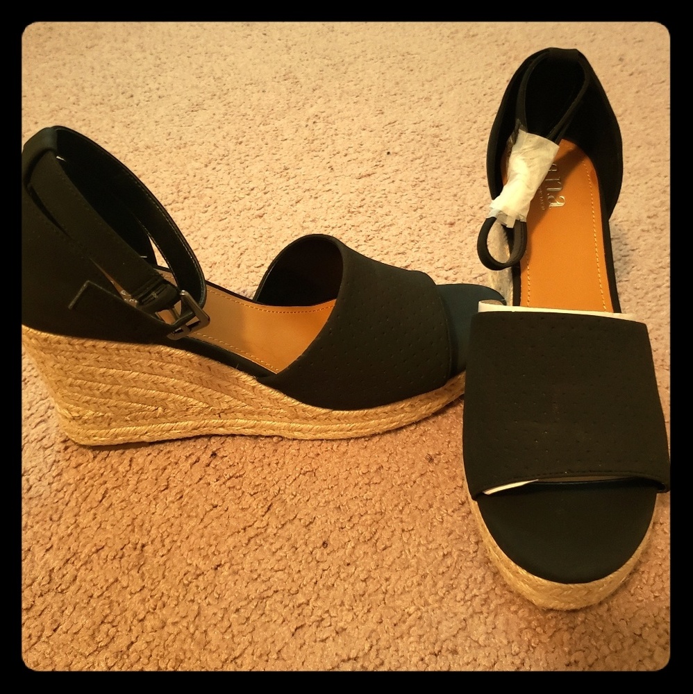 Ana Wedges
